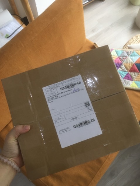 Vừa nhận sách và rất ưng ạ, cảm ơn shop, cháu nhà mình thích lắm.
Đóng gói chắc chắn, sách bìa cứng đẹp ghê lun, màu sắc cũng rõ ràng sắc nét, nội dung sách nhân văn và dễ thương lắm.
Đang đợt dịch mà mình đặt 2 ngày đã có hàng rui 🥰 
Sẽ ủng hộ shop dài dài ạ