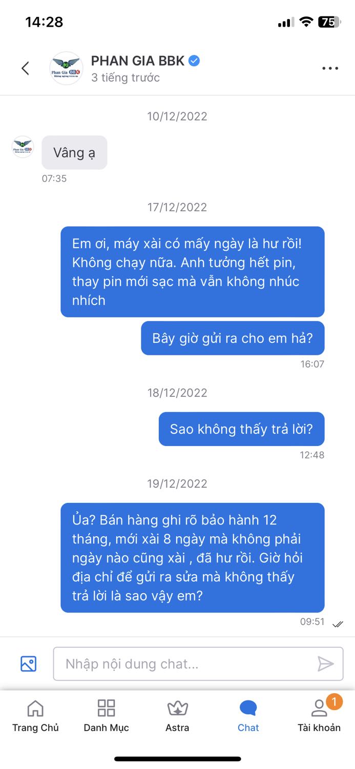 Nhận được hàng, đúng như hình ảnh minh họa gồm 1 cần máy, 8 lưỡi dao và 2 pin. Hiện đang sạc pin, chiều sẽ dùng thử
