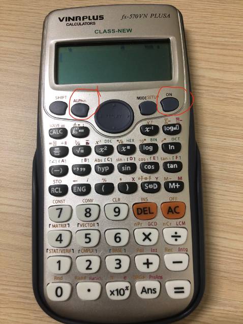 Thất vọng shop quá... Lúc mới mua về thì một số chữ nó bị mờ rồi (nhưng ít nên mình cũng ko quan tâm), sau đó bấm bấm thấy vài nút nó lỏng lẻo lắm. Nút "ON" nó bị nhấn chìm và một số nút "AC, DEL" bị y chang... Nhưng nghĩ dịch  đổi trả mất công và cũng nghĩ chắc do mới nên chưa quen và xài tạm xem sao. Đúng 10 ngày thì giờ đây bấm ko lên số, số nhảy lung tung, Bấm DEL mà nó hiện số 0,2,4.. đồ á. Các phím cơ bản hầu như bị liệt như máy tính cũ :( Shop bảo mình giờ phải làm sao đây????