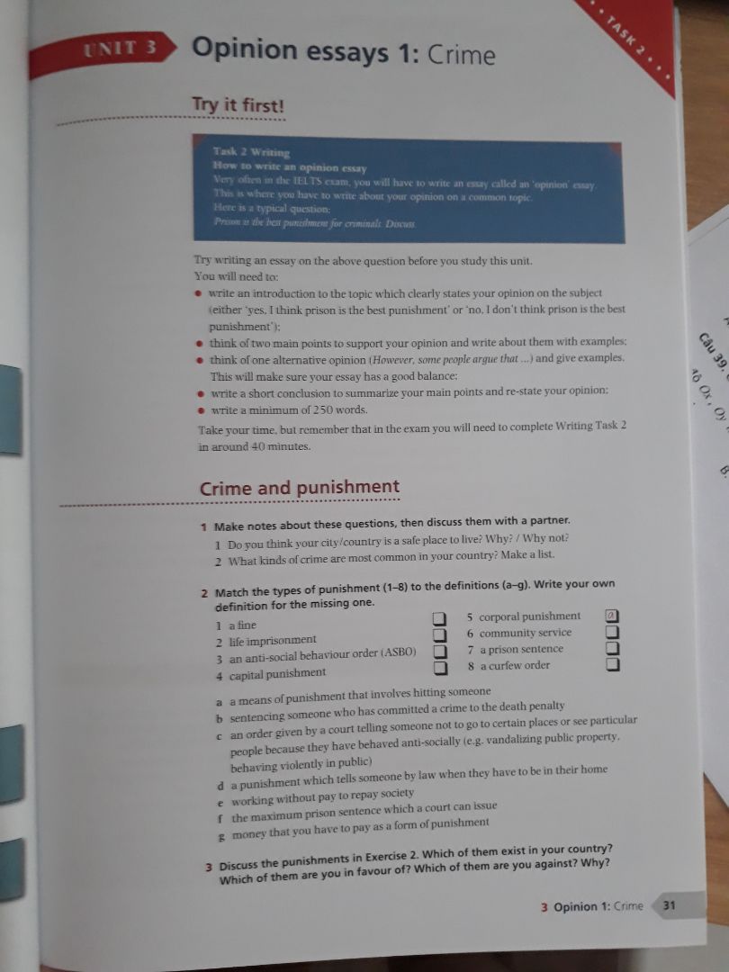 sách có đôi chỗ mép vs bìa ko ms lắm. Nhưng sách hay nên ko có vđề j nhiều. ❤❤❤ Recommend cho ai struggle vs writing nha. Sắp xếp dàn ý với ý tưởng khá là dễ hiểu và dễ thực hành, nhiều từ vựng hay để đạt band điểm 6.0-7.0+ :>