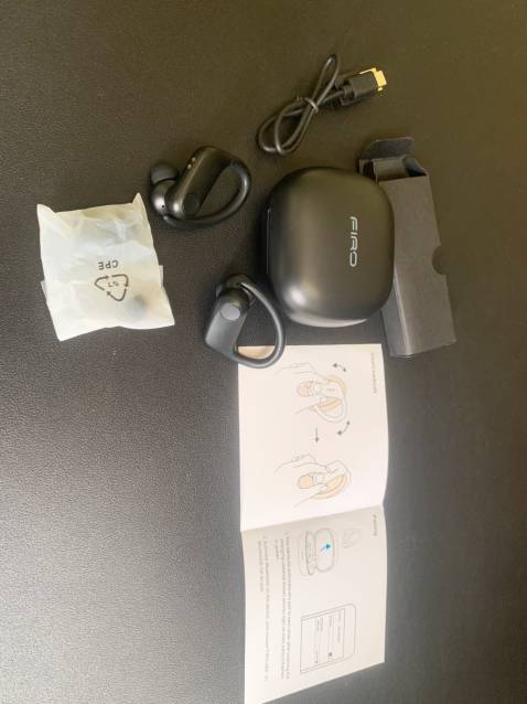 Mình đã trải nghiệm 1 tuần và ngồi lên đây nhận xét. Đáng đồng tiền bát gạo bạn nhé: TIki giao hàng đúng chuẩn; sản phẩm nghe êm tai, tiện lợi để nghe sách nói; nhạc để tập thể dục, nghe anh văn ...vv.
Sản phẩm ship đến không bị mố méo, cìn nguyên seal,có đầy đủ các phụ kiện như miêu tả. Chất lượng âm thanh tốt, bass mạnh.
Tiki giao hàng nhanh, gọn...
Ai đã có ý định thì mua ngay nhé