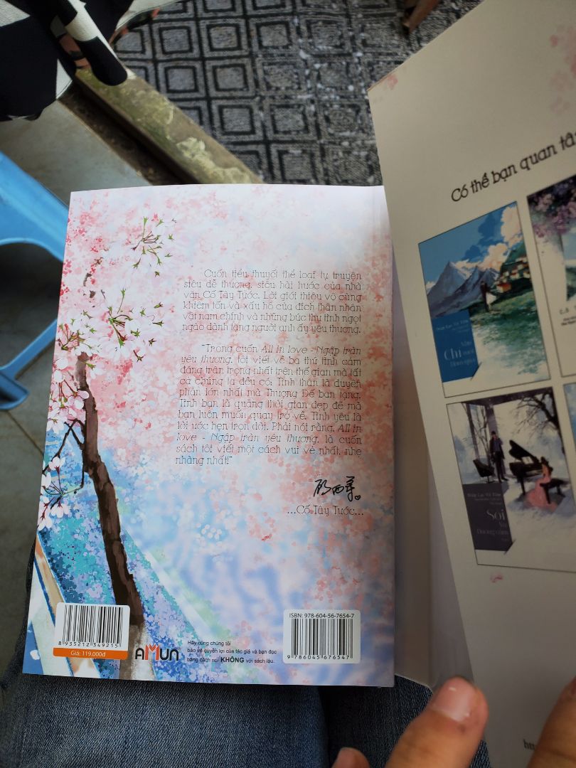 mọi người mua chú ý nhé, cái có bìa rời ngoài, hình trong ảnh sp tiki đăng là bìa trong, không lại giống mình mua tưởng bản cũ 2019, hóa ra là có bìa bọc ngoài :v hàng đẹp nguyên seal chất lượng mong tiki khắc phục và thêm hình ảnh bìa ngoài để cho khách hàng đỡ hiểu lầm nhé.