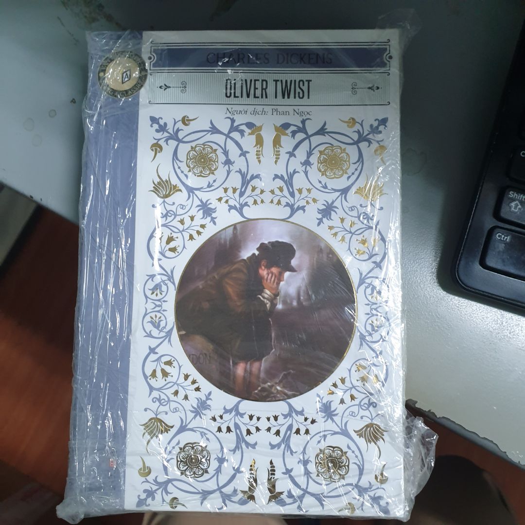 Sách kinh điển nên khỏi phải bàn về nội dung. Sách mới, đóng gói cẩn thận và có bịch nilon bọc ngoài để chống nước nếu gặp mưa. Sách thơm tho mùi giấy mố, bì thiết kế đẹp. Bộ sách nên có trong mỗi gia đình.