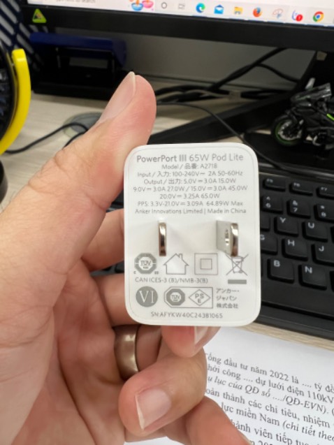 Sạc nhanh, hàng Ok, mình sạc cho cục dự phòng anker 25.000 thì thấy cục sạc có nóng nóng!