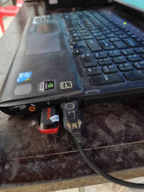 mua 4 usb 32g hư 2 cái mua lần thứ 2 rồi vẫn bị hàiii