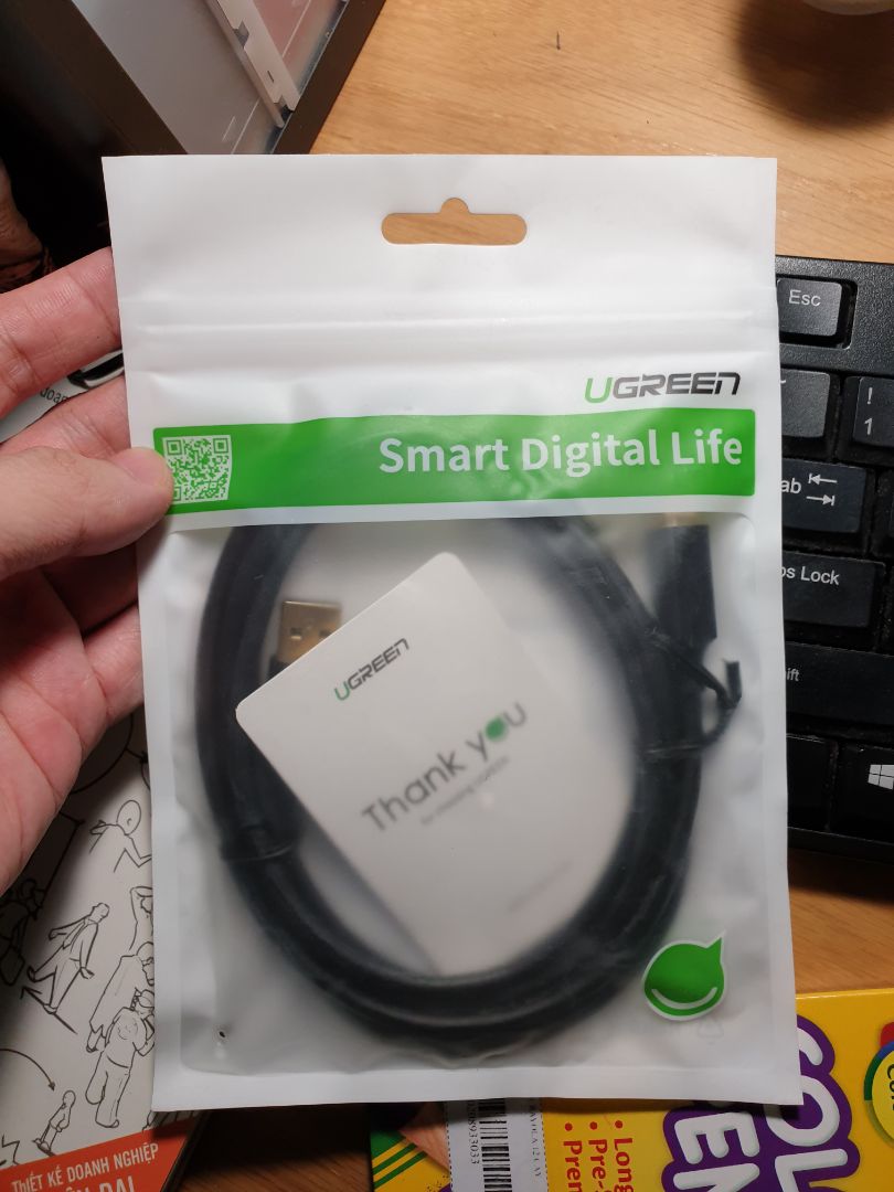 Sản phẩm chất lượng ổn, không có cục khử nhiễu, tuy nhiên chất lượng in được cải thiện rõ rệt. Đầu tiếp xúc có màu vàng, nhìn cảm quan rất ổn.
Lưu ý là không có cục khử nhiễu nhé.