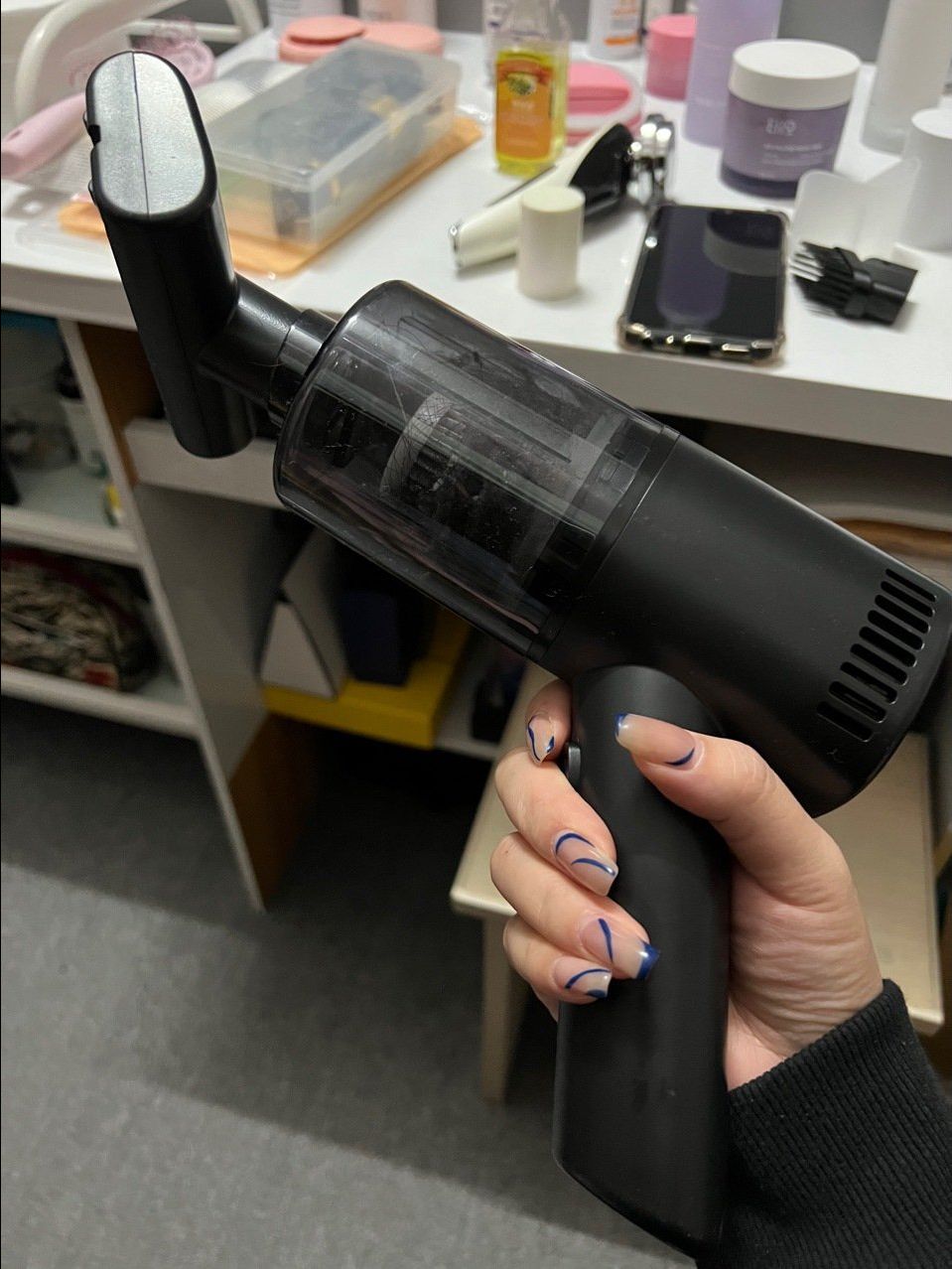 Sản phẩm đẹp, gọn, vừa cầm tay, nhìn ưng lắm. Lực hút mạnh nhưng rất êm tay, tuyệt vời, cho shop 5* vì đóng gói rất kĩ. Tiki giao hàng siêu nhanh.