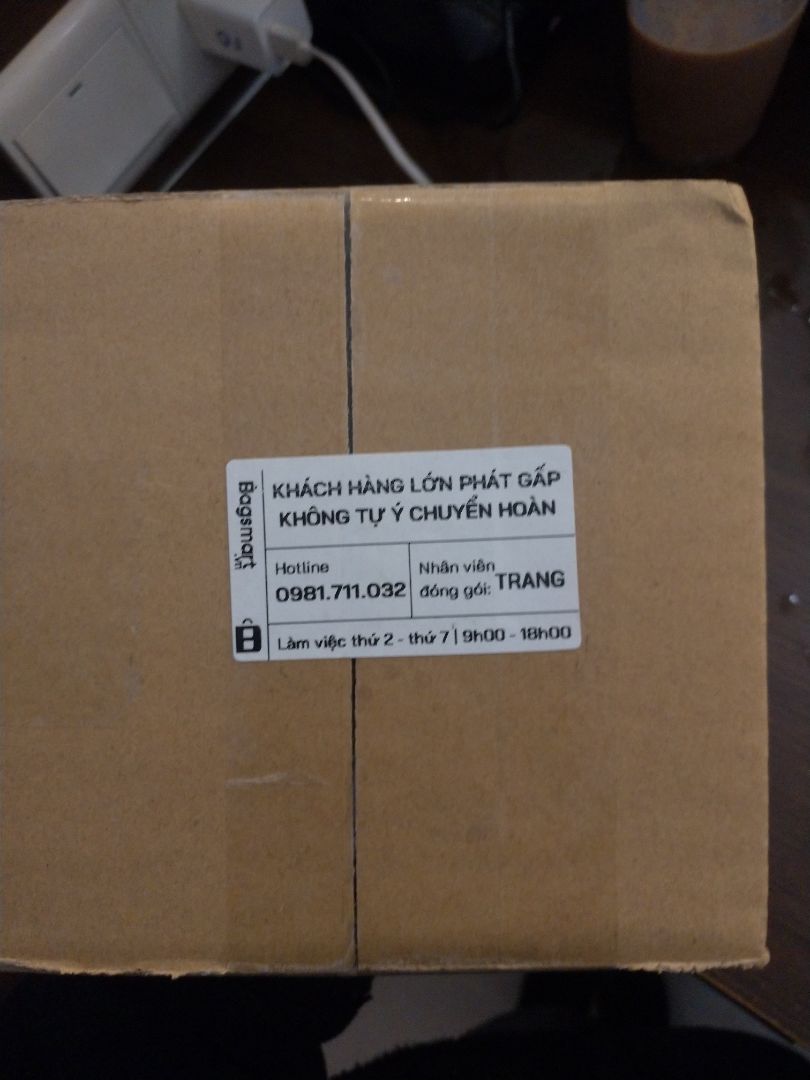 dễ thương quá!!! ví nhỏ nhưng vẫn để vừa tờ tiền gấp đôi, da mịn và nút bấm chắc chắn! thích quá đi!!!! cảm ơn shop ạ!❤️