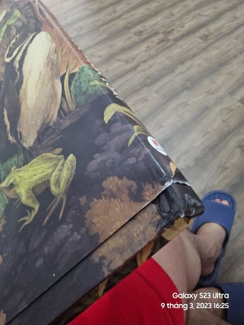 Giao sách cũ, nhăn góc tùm lum. Không có bao màng co. Thất vọng. 
.
Update: Tiki đã hỗ trợ mình đổi lại quyển khác đẹp hơn. Thanks.