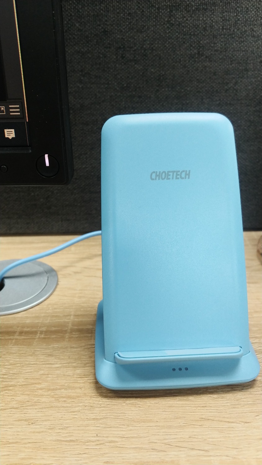 Giao hàng chậm 1 ngày xem như xong, bỏ qua, nhưng đặt màu đen lại giao màu xanh, nếu muốn màu xanh tôi đã đặt Tikinow vừa không phải chờ đợi vừa miễn phí ship (tôi có thành viên Tikinow), nếu không có hàng thì nên thông báo cho khách đằng này im lặng chuyển hàng đến và xem như xong rồi.