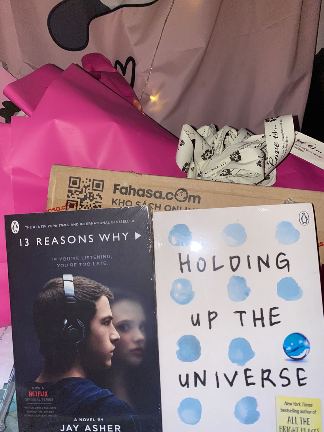 Món quà tuyệt vời nhất 8/3 chính là sách lẽ ra thứ 6 mới tới mà nay đã ở đây ❤️