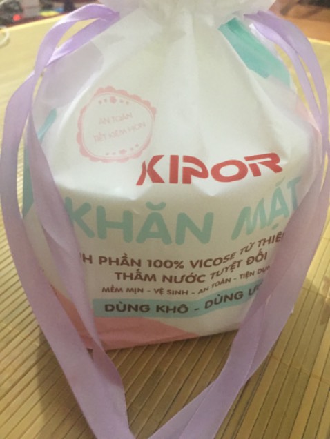 Khăn mềm mịn, thấm nước tốt, lau không bị rát mặt. Shop thì giao hàng siêu nhanh, đóng hàng siêu cẩn thận, mặc dù không phải hàng dễ vỡ nhưng vẫn bọc một lớp carton, 2 lớp chống sốc