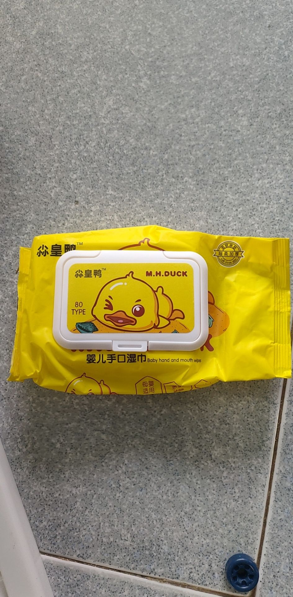 đã nhận được hàng,hình thì mẫu này nhưng nhận là mẫu khác, cho shop 3 sao vì đủ số lượng và thùng kèm theo.