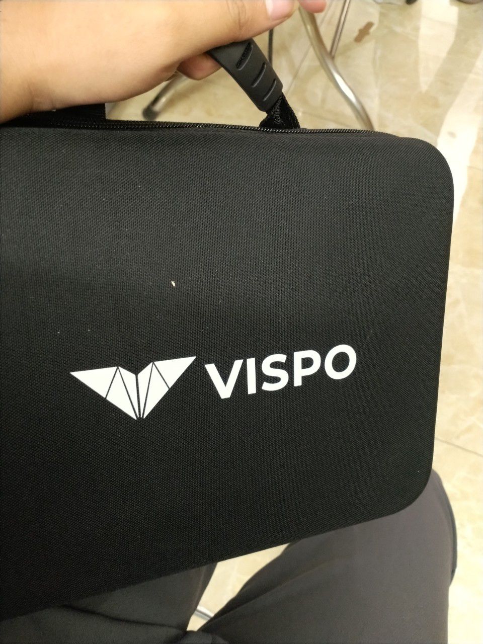 Máy hoạt động êm, đầu tròn đấm vai rất thích. Mình cũng tập gym về mỏi cơ dùng 1-2 lần thấy hiểu quả lắm. Đóng gói bao bì hình thước đẹp, giao hàng nhanh. Rất hài lòng về sp này