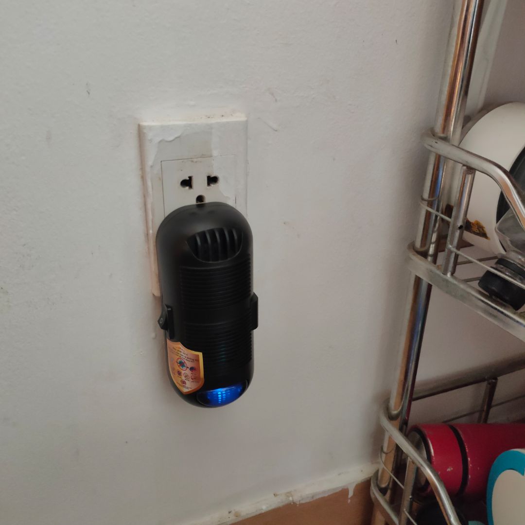 Nhà bếp của mình ẩm thấp nên đợt dịch làm mình lo lắng nó thành nơi sinh sôi của virus. Xem qua review trên *** thì quyết định mua máy Digimax. Cắm điện là dùng luôn không phải lắp ráp cầu kỳ, xài được gần 1 tuần rồi, cảm giác là bớt đi mùi nhiều. Phòng trọ đi làm cả ngày về thấy không còn khó chịu như trước. Nói chung hài lòng.