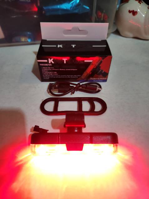 Shop giao đúng sp, đầy đủ phụ kiện, chất liệu tỉ mỹ, đẹp. Tks Shop