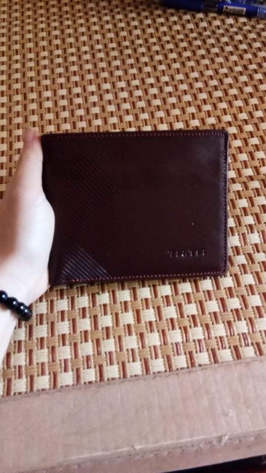 ví nam đẹp, xịn sò, da mềm, nhưng đặt màu đen shop lại giao màu nâu ví nam đẹp, xịn sò, da mềm, nhưng đặt màu đen shop lại giao màu nâu