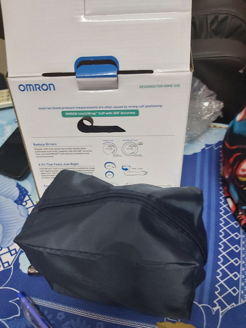máy đo huyết áp HEM-7156chạy tốt, đo chính xác phụ kiện giao đầy đủ gồm bao vải thường, máy đo, vòng fit, 4 cục pin, phiếu bảo hành và hộp.