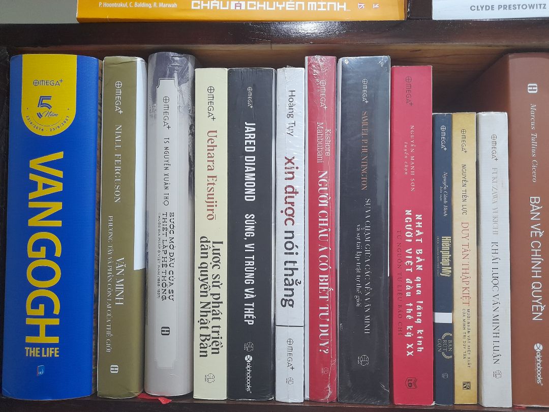 Mình mua vì title, không xem sơ trước nội dung như nào. Nói chung do bản thân thôi, nhưng vì không ưng nội dung nên kệ vậy.
Sách chủ yếu nói về các case cụ thể, chia thành các trường hợp chết khác nhau, kiến thức sinh lí là chủ đạo, có lồng ghép 1 ít ý kiến về nhân sinh.
Nhưng mình thì muốn đọc về nhân sinh, về tâm linh hơn qua title này :)