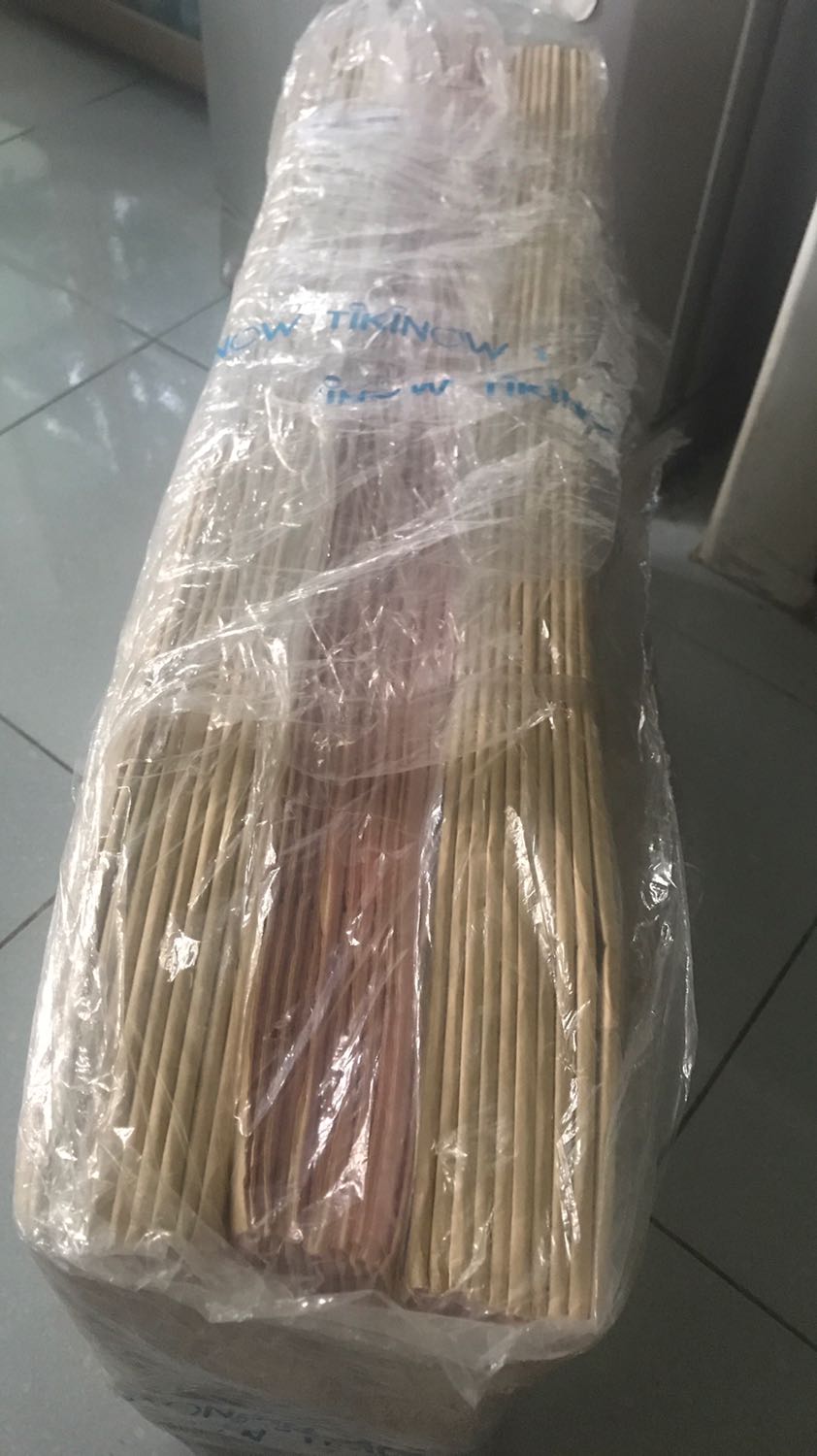 Mua 3 set tổng cộng 60 miếng nhận đc 30 miếng như hình.
Giờ khiếu nại ở đâu!??? Đã mua nhìu lần của nhà *** này. Lần này lại bị vậy. Như bên *** ko vừa lòng có nút trả hàng. Tiki ko có bit liên hệ ai!?