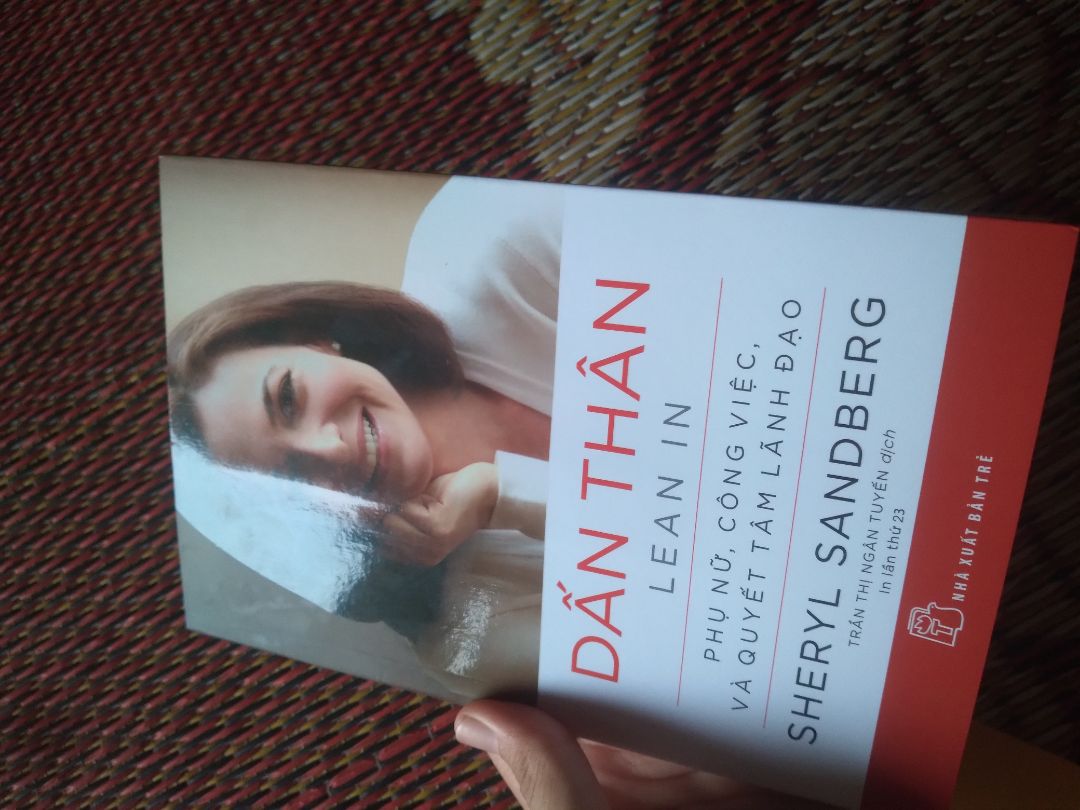 Sách giao đúng hẹn,được bọc chống sốc,hàng chính hãng,sách đẹp,dày dặn nhưng bị dính chút keo