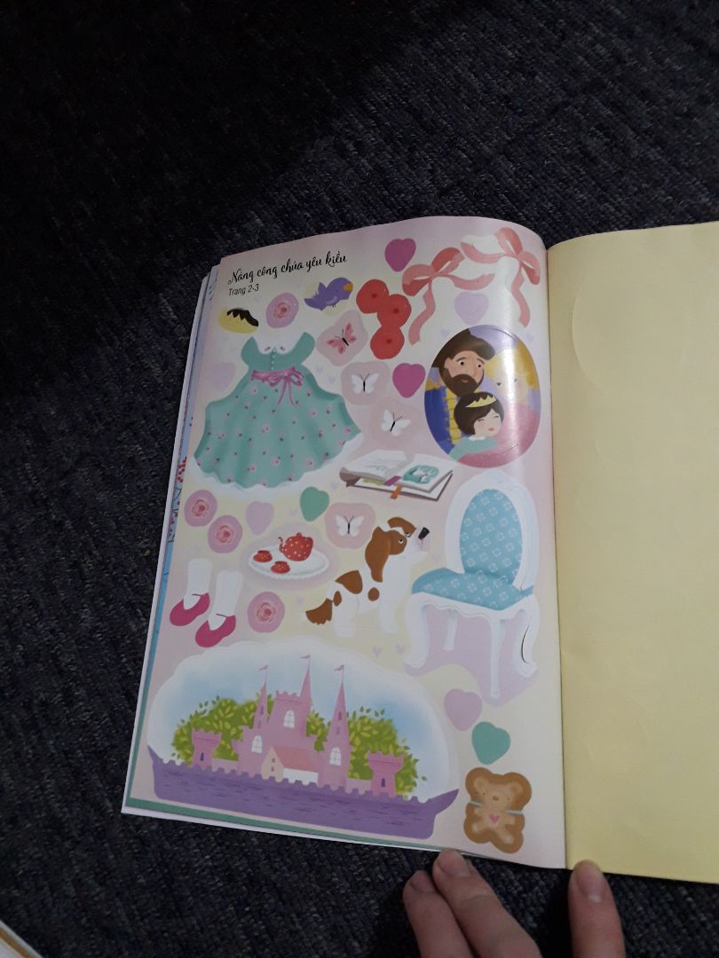 sách rất đẹp, hình dán nhiều, con rất thích. sách bóc dán của Đinh Tị luôn đỉnh, chưa khi nào làm mình thất vọng. 
sẽ mua thêm những cuốn khác trong bộ.