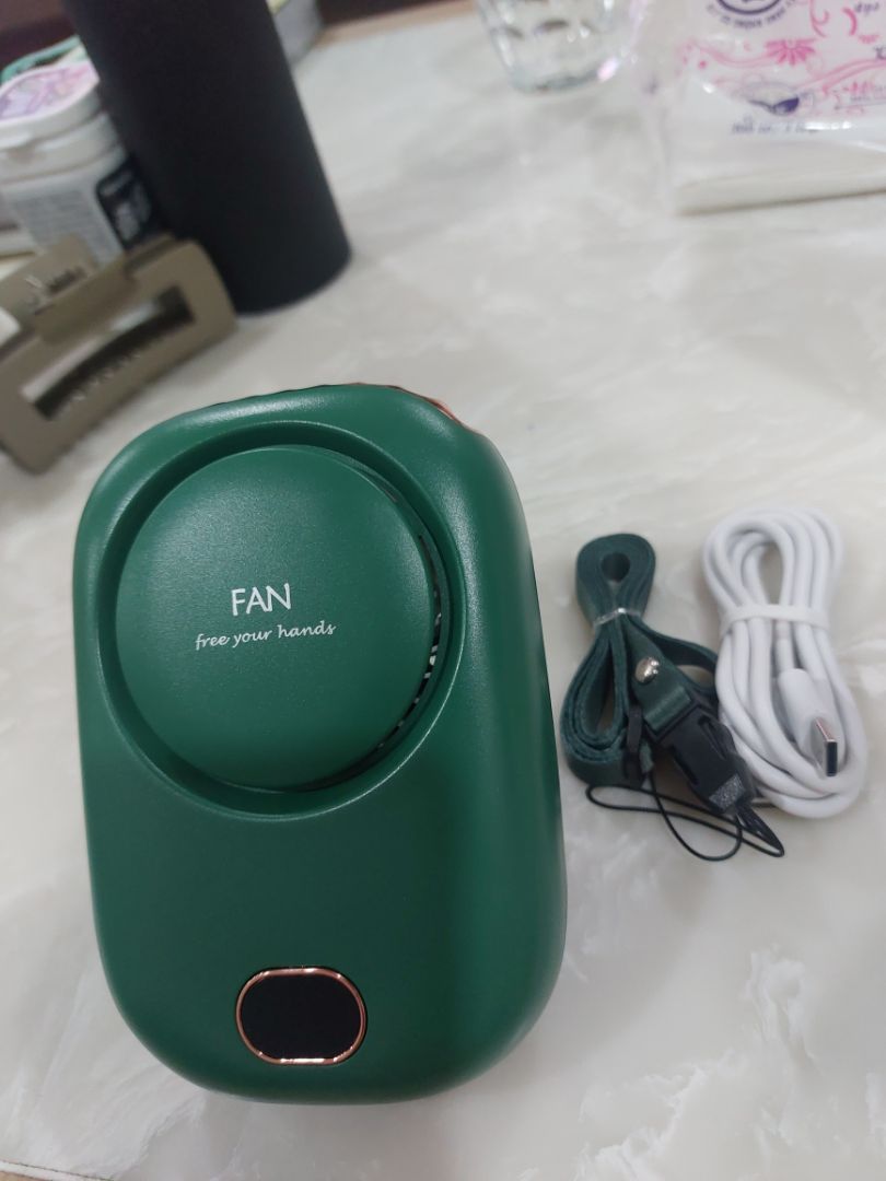 Shop uy tín và cực kỳ dễ thương. Có một chút hiểu lầm nhưng shop đã giải quyết thỏa đáng và mình thực sự hài lòng và đặt niềm tin vào shop. Quạt rất đẹp, nhỏ gọn và mát, chưa sử dụng hết pin nên mình chưa biết dùng trong bao lâu. Trân trọng cảm ơn shop❣