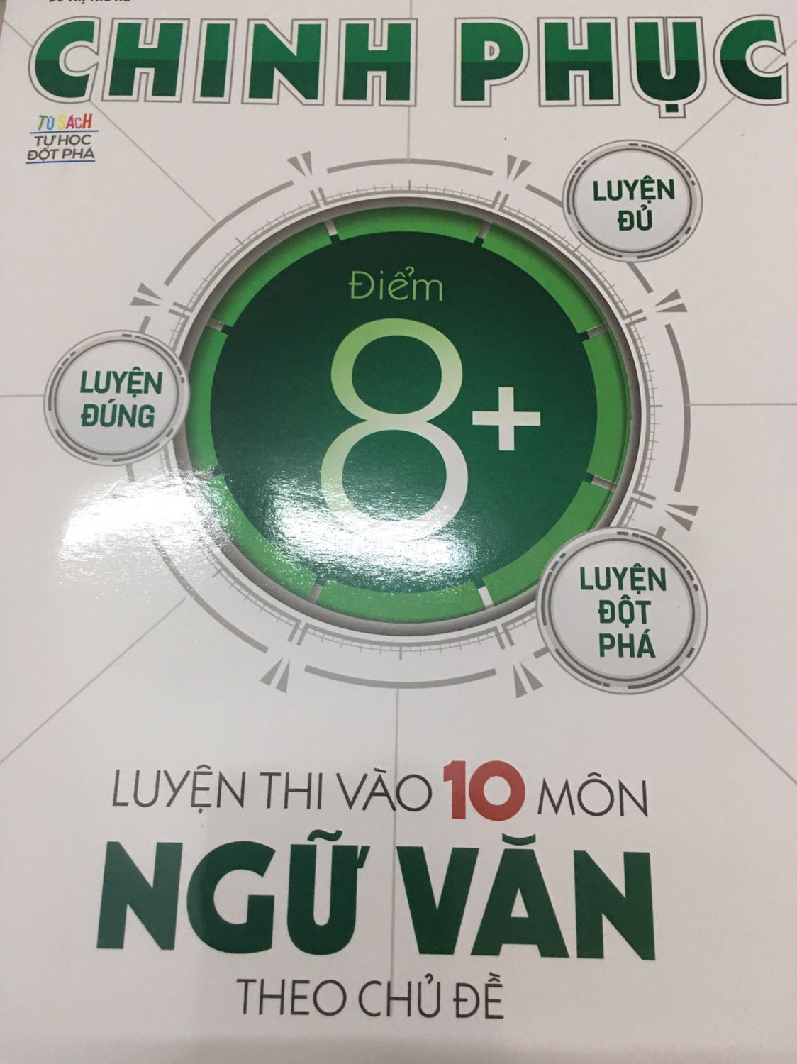 Được cô giới thiệu nên mình lên đây mua đọc thử luônn. Sách có đủ cả phần tiếng Việt, phần văn nghị luận và nghị luận văn bản, thơ, đầy đủ dễ hiểu. Có các bài văn mẫu, bài tập với đáp án sau mỗi phần và hướng dẫn làm bài theo độ khó tăng dần.

Tiki giao đúng hẹn, sách k bị móp rate 5 sao nhớ uwu