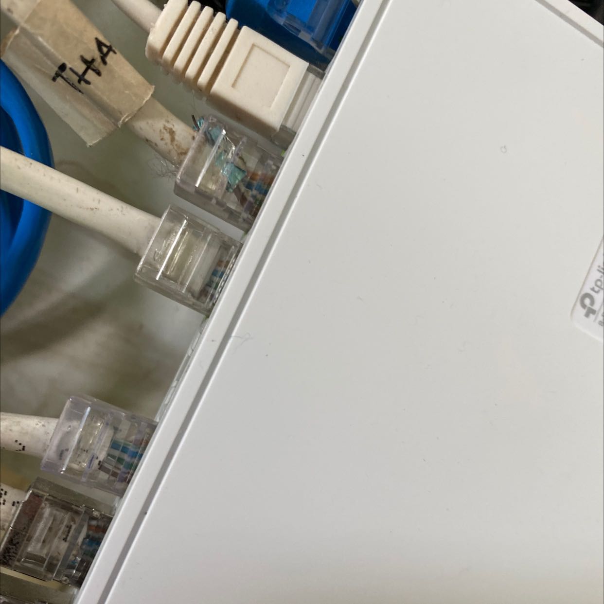 Trên tay là sản phẩm chất lượng đến từ hãng TPLink, được Tiki đóng gói kỹ càng chỉnh chu thể hiện phong cách chuyên nghiệp. Sẽ tiếp tục ủng hộ trong những sp khác. Thanks !