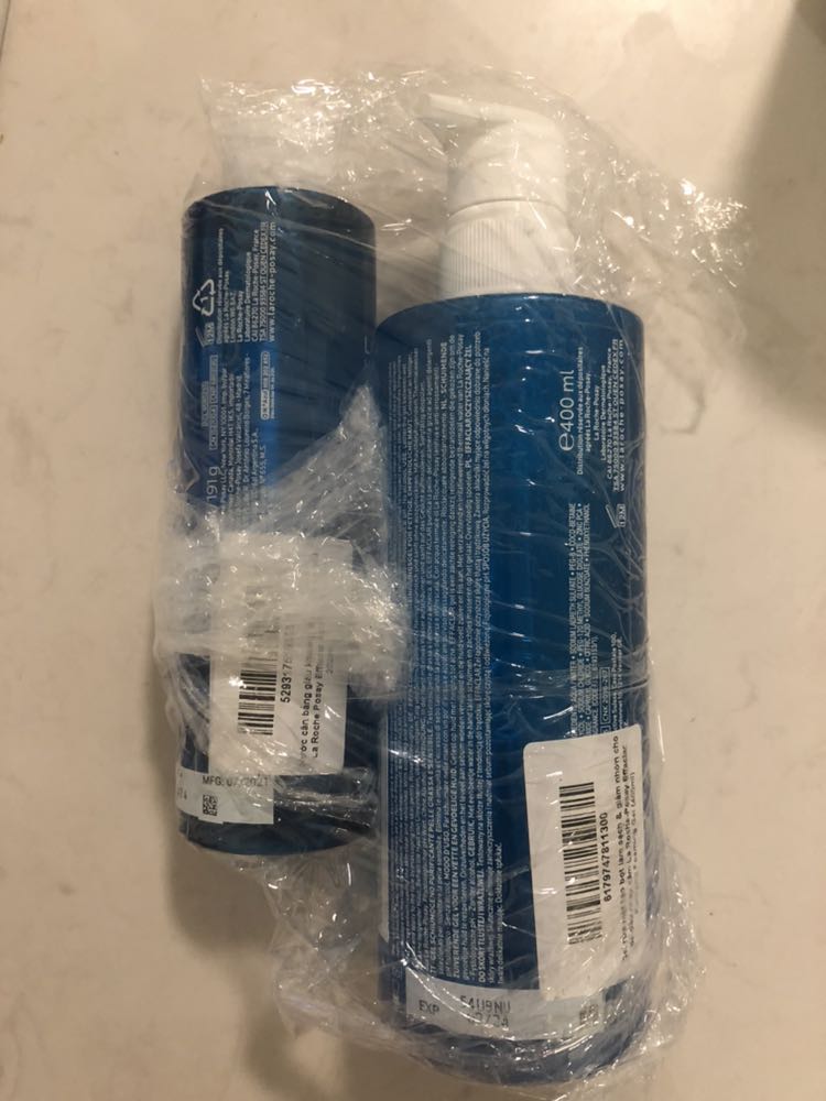 *** đảo. Lúc mình đặt hàng gồm 5 thứ có quà tặng đi kèm (event 11/5) mỗi thứ mà lúc nhận hàng lại nói mình ko chọn quà lúc đặt (bạn nào đặt hàng sẽ thấy 1 món hàng sẽ đi kèm 2 món quà mặc định chứ ko cần phải chọn gì cả). Đơn hàng cũng hơn 2 triệu, số tiền lớn với 1 đơn hàng từ trước tới giờ mình mua nhưng thất vọng về cách làm việc và giải quyết vấn đề của Tiki (lúc mình gọi lên tổng đài các bạn đã ngắt điện thoại để trao đổi bàn bạc với nhau chứ ko có 1 câu trả lời minh bạch ngay lập tức). Thà nói quà hết thì còn được, giờ mình đặt rồi lại nói mình k bỏ vào giỏ hàng là sao? Bao nhiêu món như hình khiến mình thật sự xót tiền. Mọi người cẩn thận nhé.