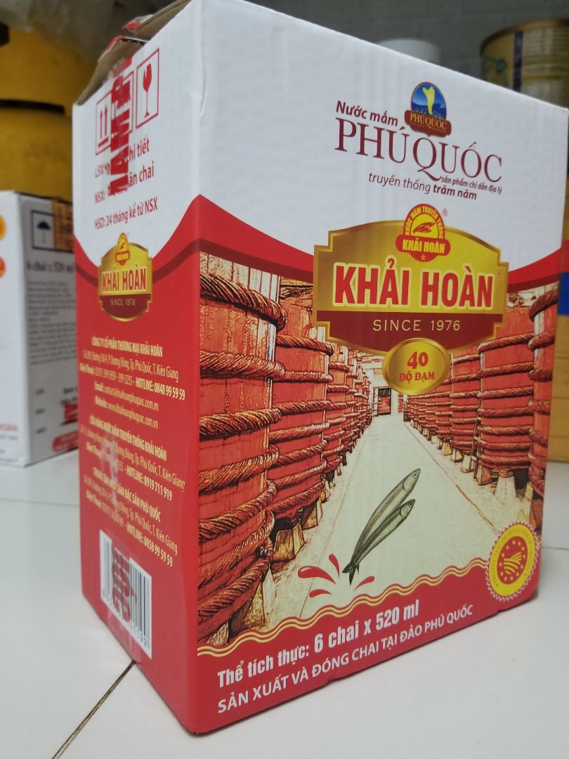 Hàng có bao bì hơi khác so với hình. Các chai bên trong không có màng co. Nút đậy khác  so với trước đây. Mong là sản phẩm vẫn đảm bảo chất lượng đúng với chỉ dẫn địa lý.
Chấm 4* cho tốc độ giao hàng, giảm * do không đúng hình ảnh.