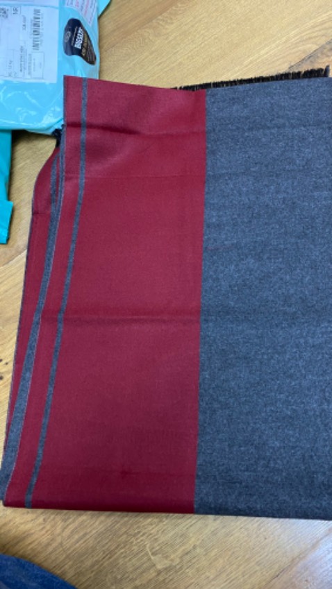 Đẹp và ra dáng công tử, khăn dài choàng nhieu kiểu