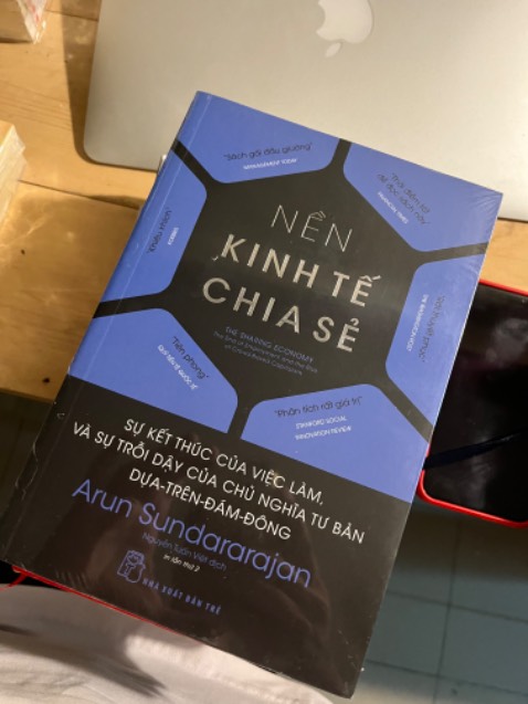 Sách ổn. Tầm nhìn mới về kinh tế. Đọc tham khảo thêm cũng đc. Để 5 sao vì đóng gói cẩn thận. Giao hàng nhanh, đúng hẹn. Ảnh là lúc vừa mới mua.