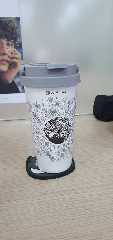 Hàng đẹp đúng như mô tả, giữ nhiệt khá lâu, ko bị đổ mồ hôi ra ngoài bình, có thoát hơi 1 xíu lên phần nắp nhựa, nhưng rất ít nên ko đáng kể, mua dc lúc flash sale nên giảm còn 170k. Trong tầm giá này thì đây là 1 sản phẩm rất đáng tiền nhé, mn nên mua ạ, e vote sốp 5 sao😍😍