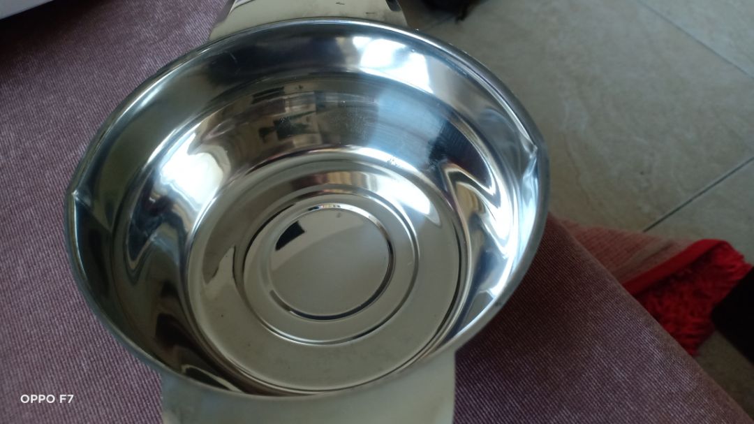 Chất lượng quá tệ. Hàng mõng, mốp méo, trầy xước, cạnh rất bén dễ bị đứt tay. Hàng dởm chẳng phải inox gì đâu. Quá thất vọng ?