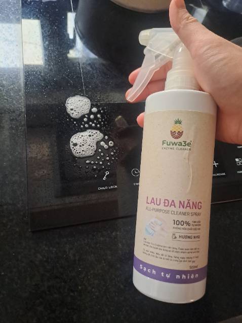 Chai này mùi hương dễ chịu lắm. Lau bếp, lau bàn ăn, lau kính đều ngon lành. Bói chung mình ưng lắm. Không mùi hóa chất 👌👌. Giao hàng nhanh Tiki Now là số 1.