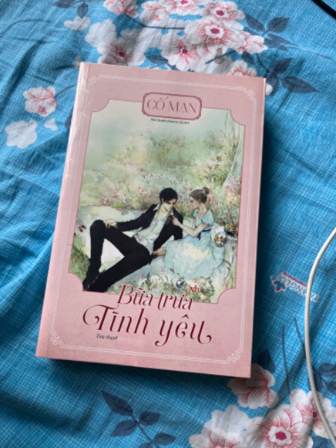 Giao hàng nhanh, gói hàng có hơi sơ sài. Ko thấy sách bị móp hay hư hại gì. Nói chung sách và cuốn ngoại truyện còn mới. Mong tiki bao bọc hàng kĩ hơn!!!