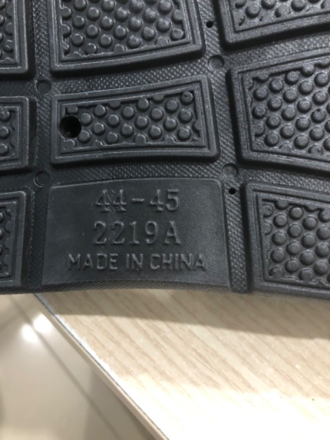 Mẫu dép dơ, nói sản xuất ở Thái Lan nhưng thật chất là made in china