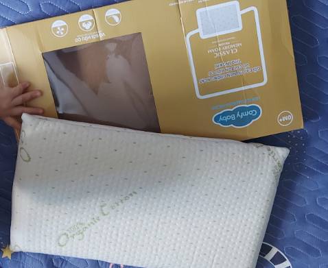 Mới đầu nhìn thấy sp thích lắm luôn nhưng tháo vỏ gối ra giặt thì nhìn thấy cái tag để 35% organic cotton, 65% polyester chứ k phải 100% organic cotton như bên ngoài vỏ gối thấy hoang mang. Có nhắn tin hỏi shop nhưng k được 1 lời phản hồi dù thấy shop online liên tục. Ngoài chất liệu vỏ gối ghi thông tin k đúng thì nệm cao su cao vừa phải và khá mềm rất thích, vỏ gối cũng khá mềm mịn. Giá thành hợp lý!
Mong shop ghi thông tin sản phẩm đúng sự thật để khách hàng yên tâm sử dụng đặc biệt là những sp dành cho trẻ nhỏ.