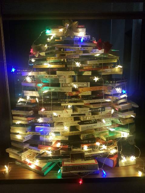 Dây đèn dùng pin, mình thấy khá tốt, tuy không có đổi chế độ phát sáng nhưng như vậy vậy là phù hợp với giá tiền rồi. Tiki giao nhanh, đóng gói cẩn thận.