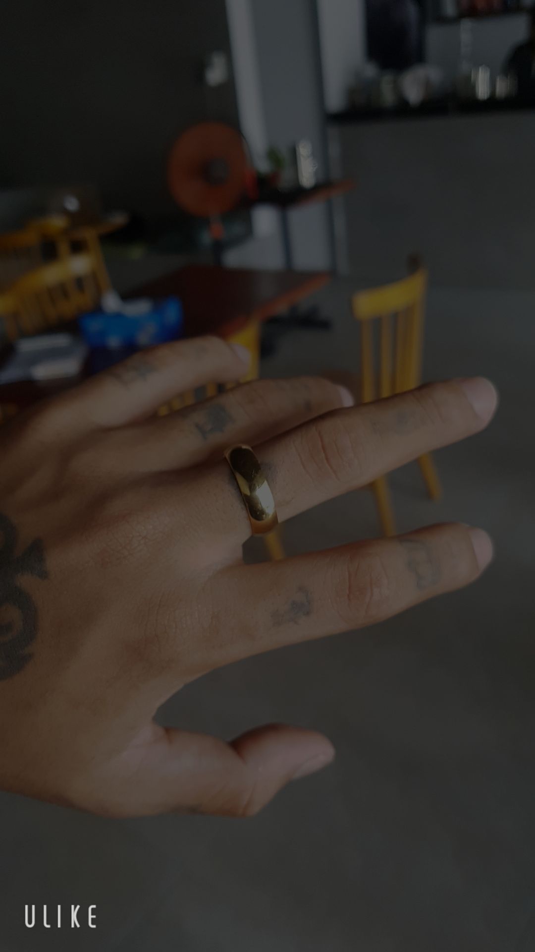 giao hành nhanh sp ok.. shop dễ thương... mà hông biết shop có bán luôn người để đeo nhẫn cùng hay không :)))