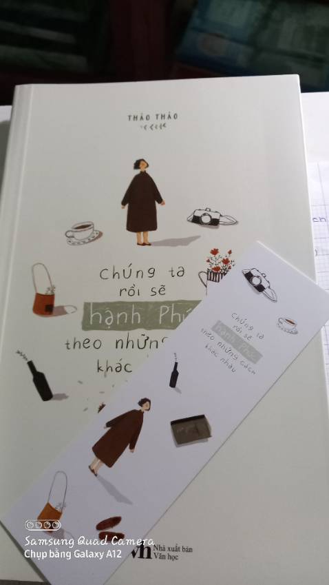 Mình sợ đọc sách self-help và yeah trong một phút nông nổi, buồn bã lướt tiki thì gặp đúng chữ:Hạnh phúc nên mua thui.cuốn sách không khiến mình thất vọng.nó khá tốt trong việc vận dụng vào văn học ấy chứ. Còn trong cuộc đời thì mình k bk như nào.