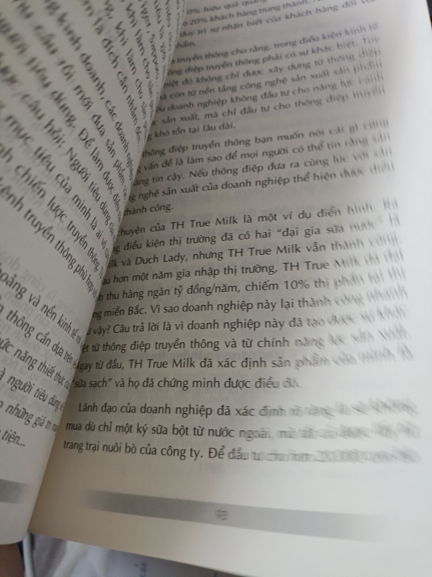 chất lượng giấy vs bìa rất đẹp nhg mà mục lục k chi tiết, sách cx k có phần nguồn tài liệu tham khảo ở những đâu