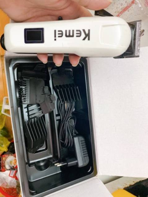 Mới cạo thử cái đầu cho con trai mùa dịch , u cha là xịn á , pin thì mình nghĩ ngon đấy , cạo xong cái đầu vẫn còn 97% pin
Ờ mà khoan mình mua có 300k mà lúc nào trong đầu cứ nghĩ 5 trăm mấy ai hỏi cũng nói 5 trăm mấy, giá rẻ hàng xịn.