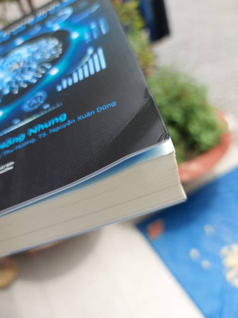 Sách giao bị gãy góc, nhin rất khó chịu