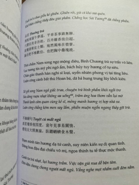 Sách dày, 341 trang, in màu, chất lượng. “Đọc chuyện trà nghe thấy tiếng cha ông”