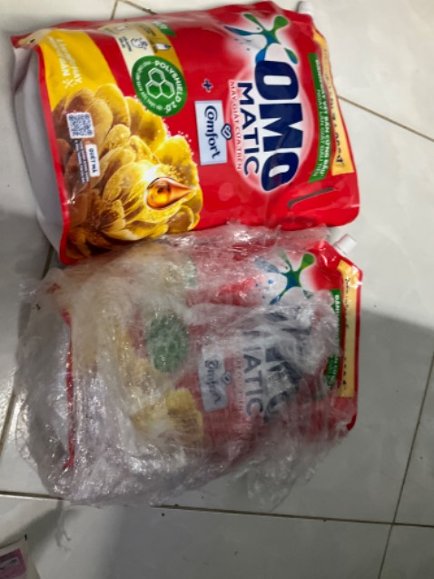 Mùi hương thơm nồng nha 
Mua combo đc tặng 1 túi giặt nhỏ 50g
Giao hàng ko bị hư hại gì rất OK nha