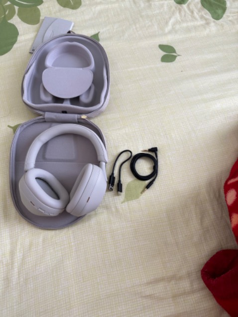 Hàng nguyên seal, đóng gói rất cẩn thận. Giao hàng nhanh. Tai nghe Sony chống ồn đỉnh của chop, ANC tuyệt hơn airpod pro 2 mình đang xài. Rất hài lòng