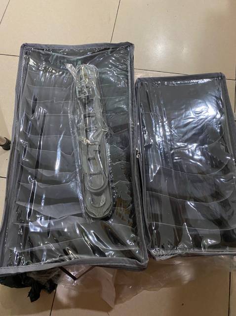 Shop giao đủ số lượng. Hộp đựng nhiều ngăn tiện lợi, sắp xếp quần áo là quá hợp lý luôn. Sẽ quay lại mua nữa. Mình đã mua chia mấy loại ngăn rồi - có cái 7 ngăn - có cái 9 ngăn, 12 ngăn. 
Đẹp rất ok nhaa