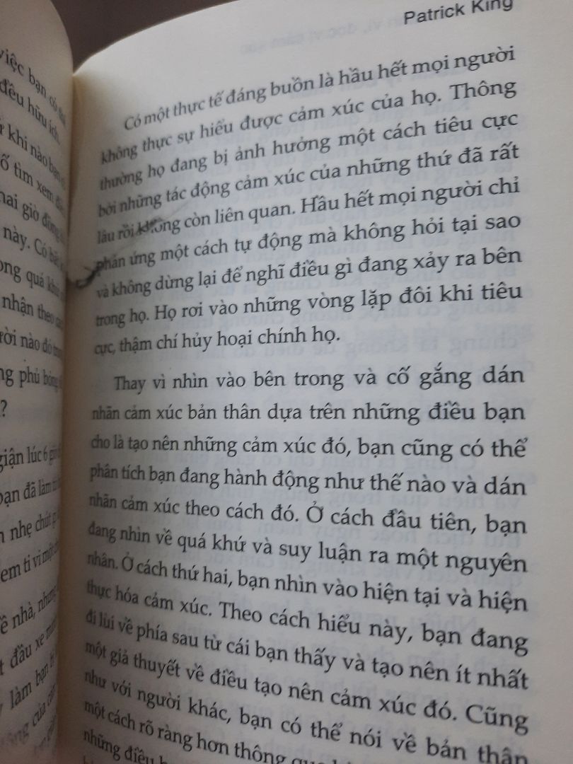 Sản phẩm sách bị nhăn, nhìn hơi cũ, giao hàng nhanh, nội dung sách hay đáng đọc